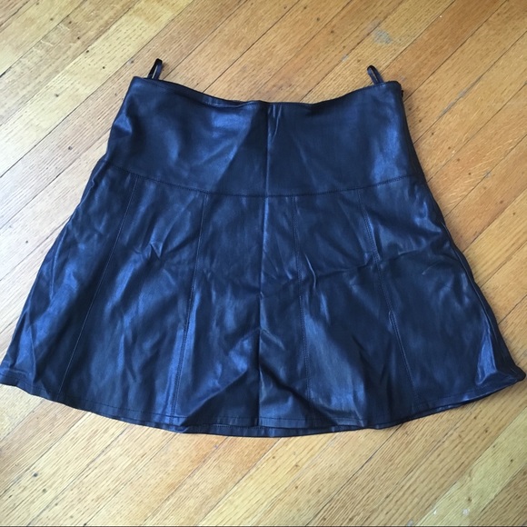 Ann Taylor Faux Leather Skirt NWT - Picture 1 of 4